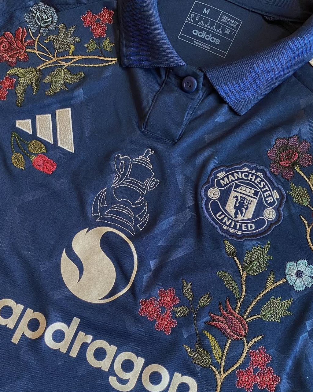 MANCHESTER UNITED 24/25 ‘BLUE FLOWER’