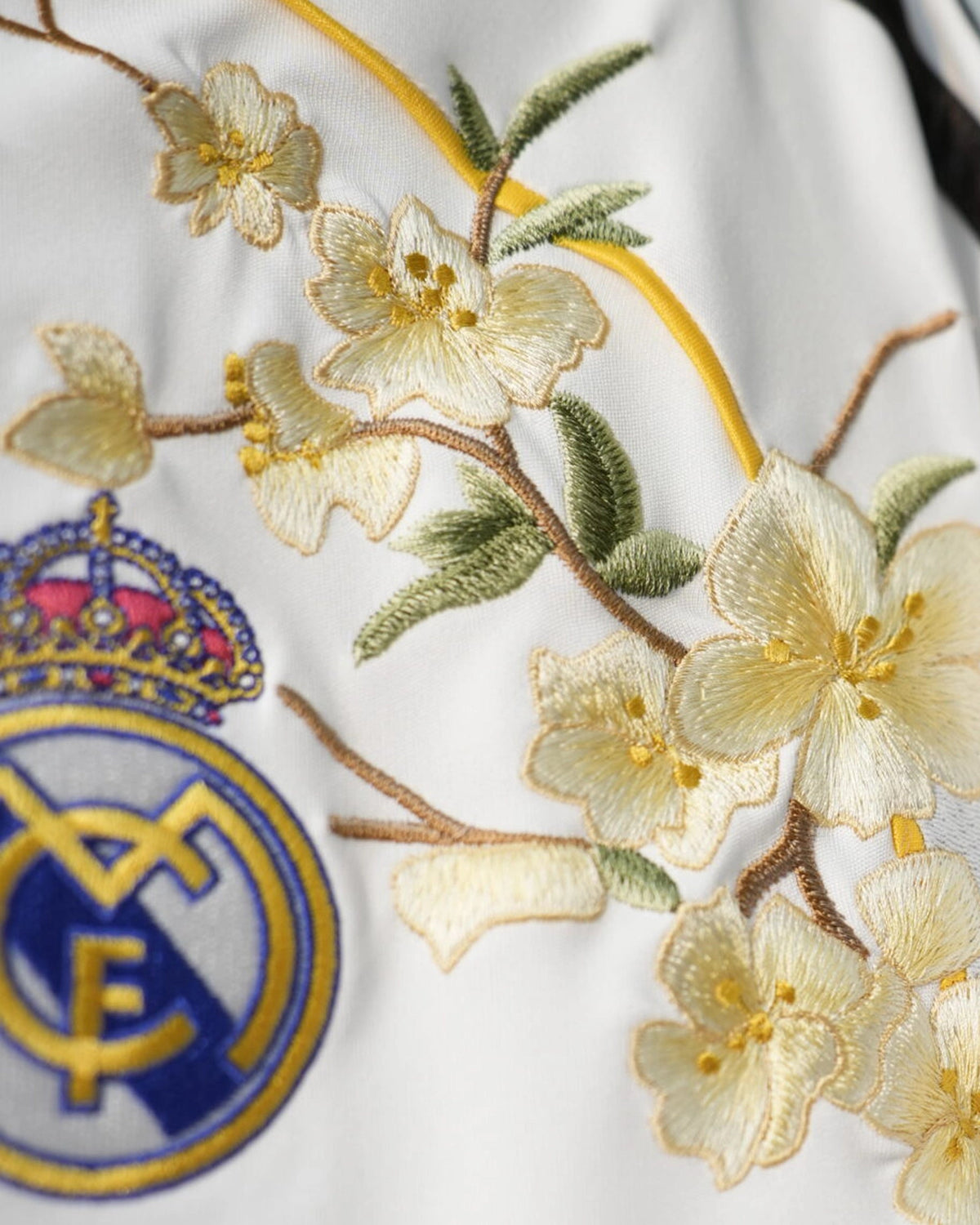 REAL MADRID 25/26 ‘GOLDEN FLOWERS’